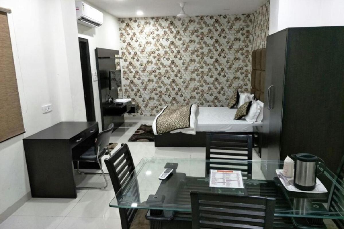 Hotel Mandakini Lush Kanpur Extérieur photo