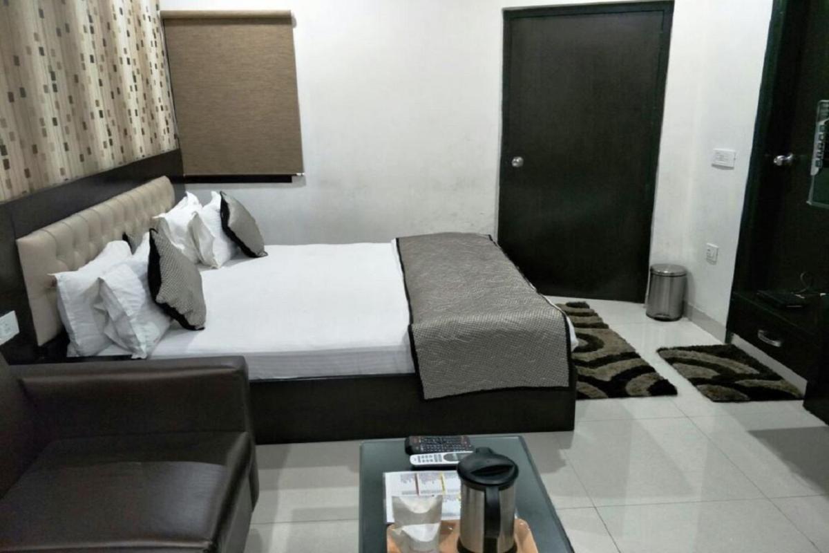 Hotel Mandakini Lush Kanpur Extérieur photo