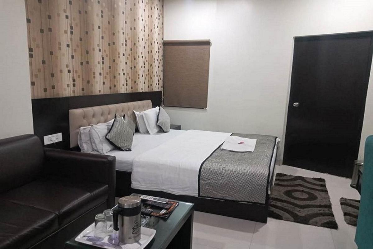 Hotel Mandakini Lush Kanpur Extérieur photo