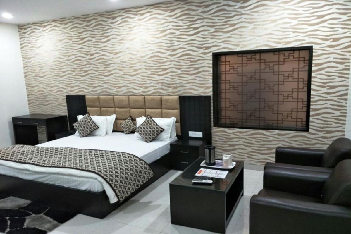 Hotel Mandakini Lush Kanpur Extérieur photo