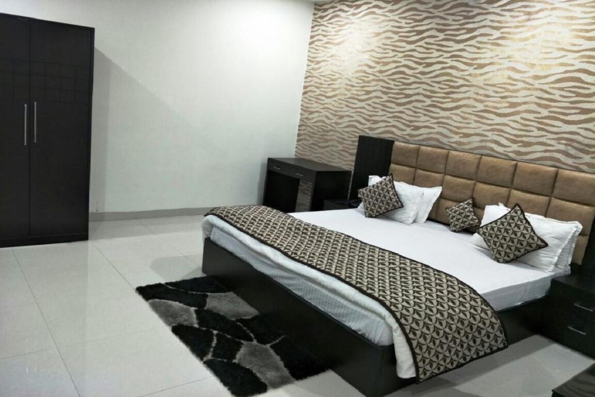 Hotel Mandakini Lush Kanpur Extérieur photo