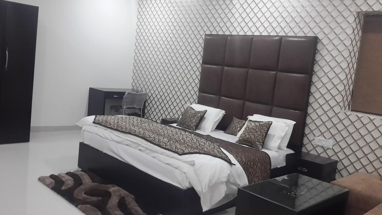 Hotel Mandakini Lush Kanpur Extérieur photo