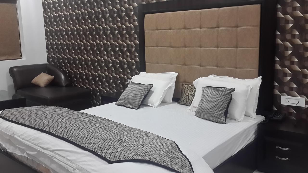 Hotel Mandakini Lush Kanpur Extérieur photo