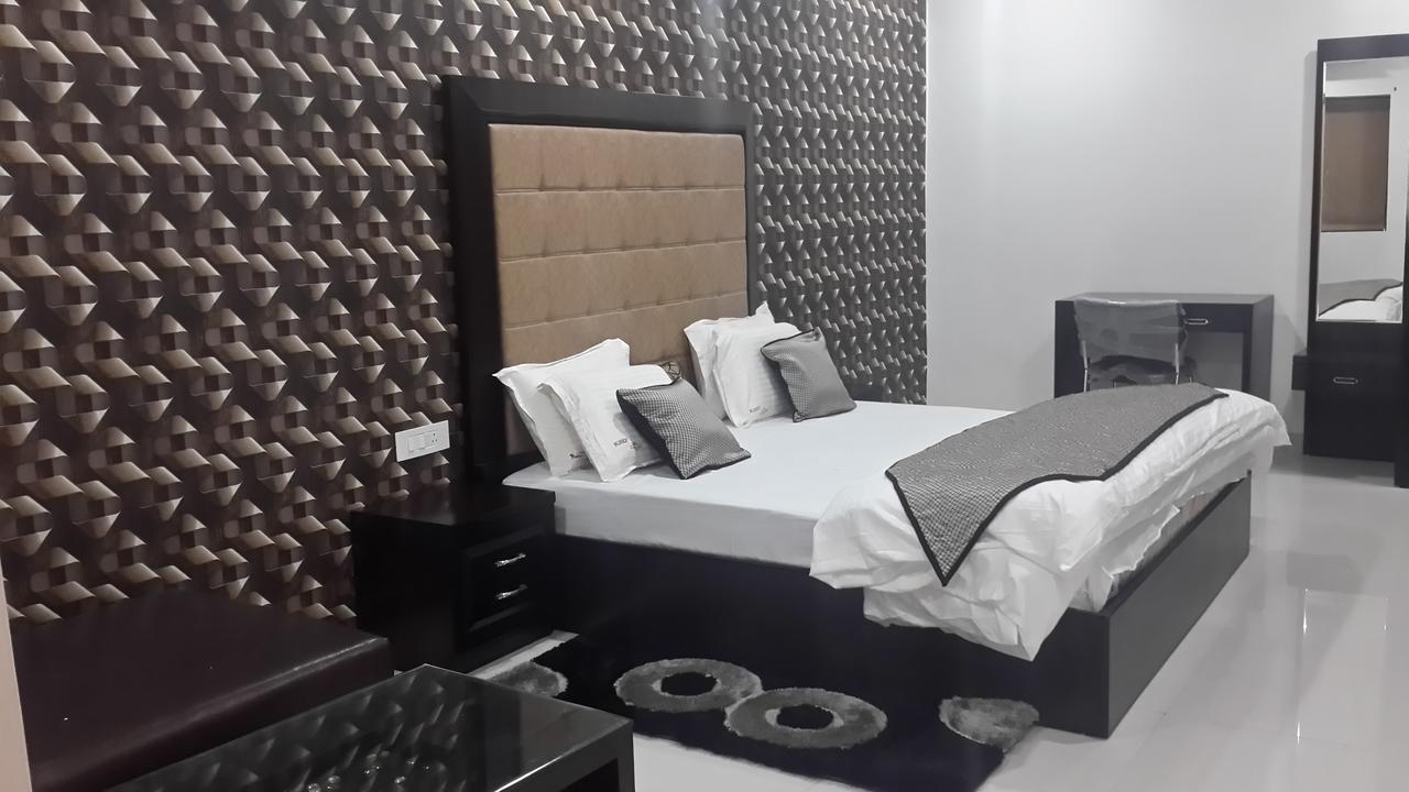 Hotel Mandakini Lush Kanpur Extérieur photo