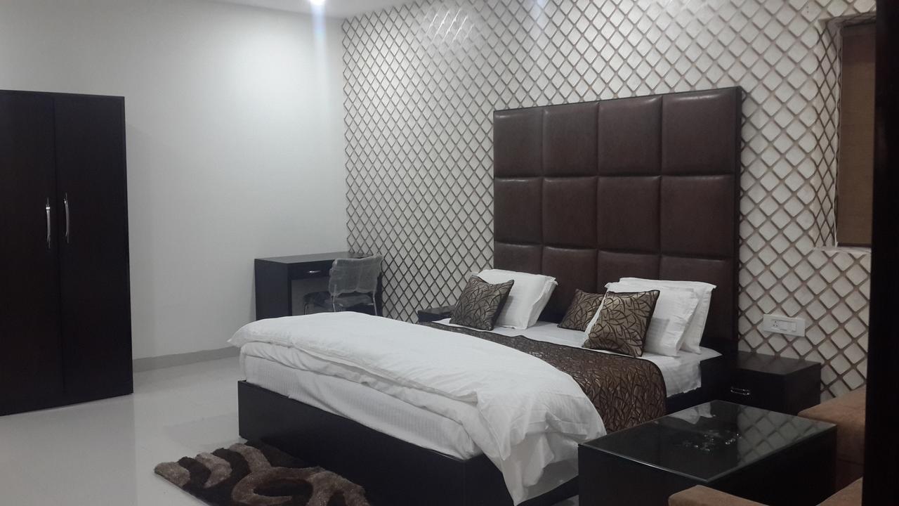 Hotel Mandakini Lush Kanpur Extérieur photo