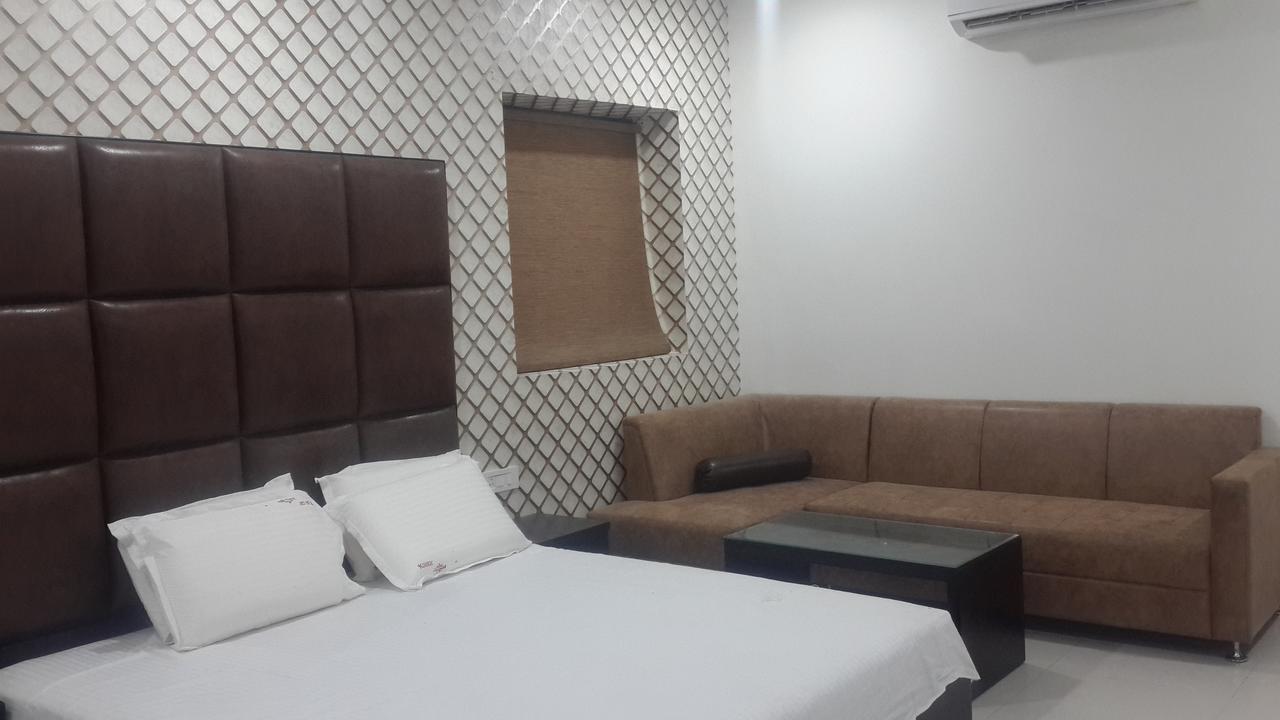 Hotel Mandakini Lush Kanpur Extérieur photo